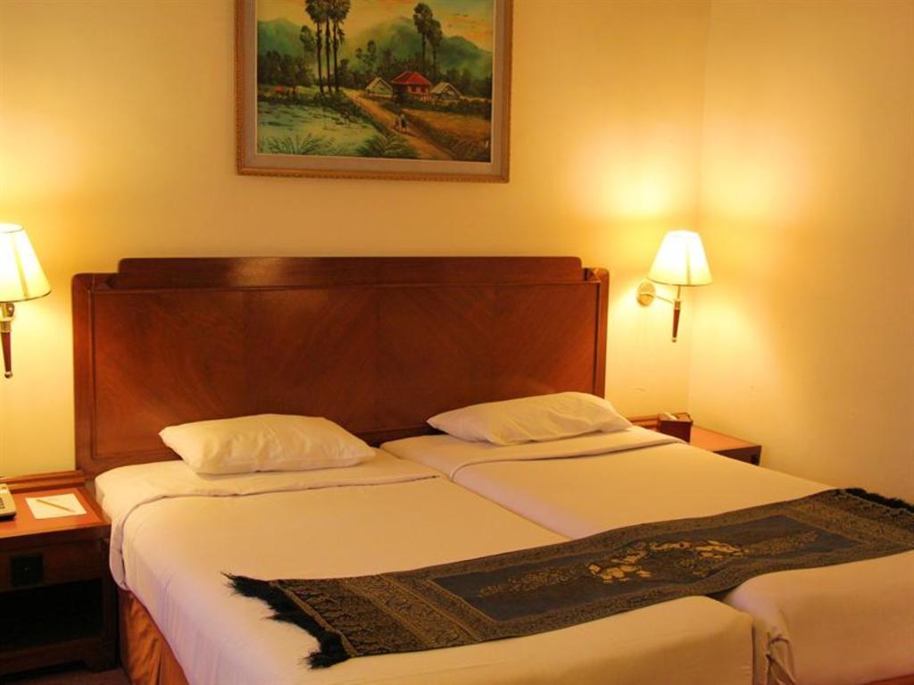 Holiday Villa Hotel City Centre Phnom Penh Quarto foto